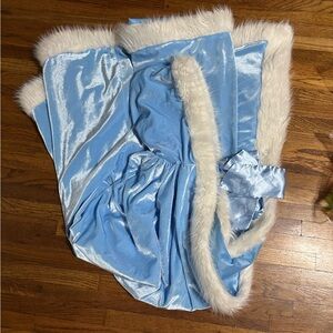 Girls size 7/8 faux fur lined light blue velour hooded cloak cape dress up